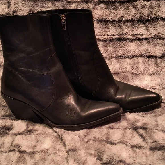 Dolce Vita Black Ankle Boots - Picture 4 of 5